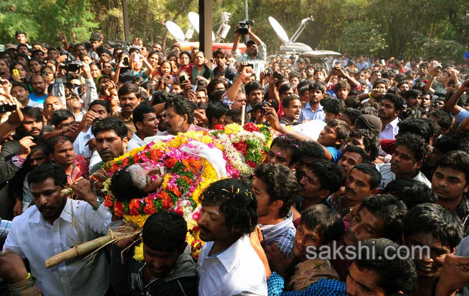 Celebrities and fans pay tributes to Uday Kiran46