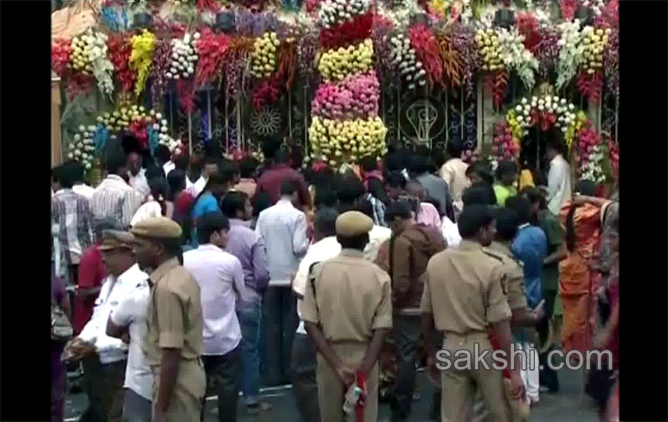 andhra pradesh devotees throng temples on vaikunta ekadasi11