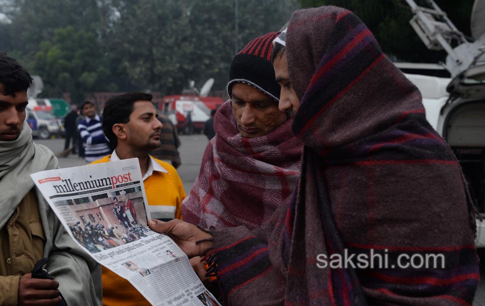 Arvind Kejriwal protests outside Rail Bhawan against Delhi Police - Sakshi12