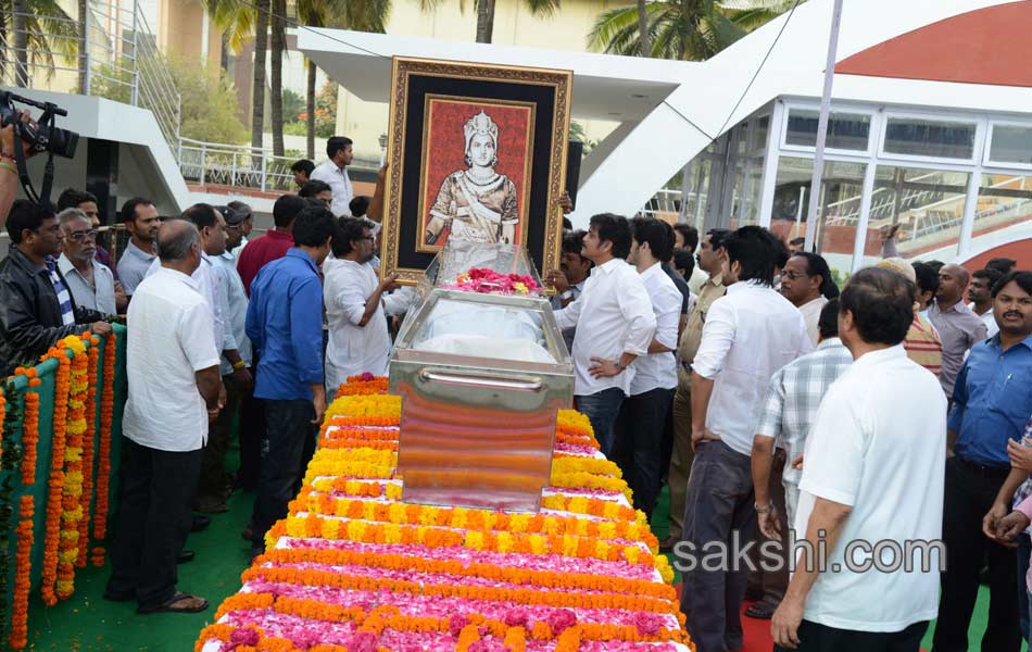 cinima and political celebrities condolence to akkineni family52