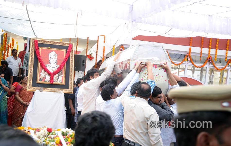 akkineni nageswara rao funerals in annapurna studios15