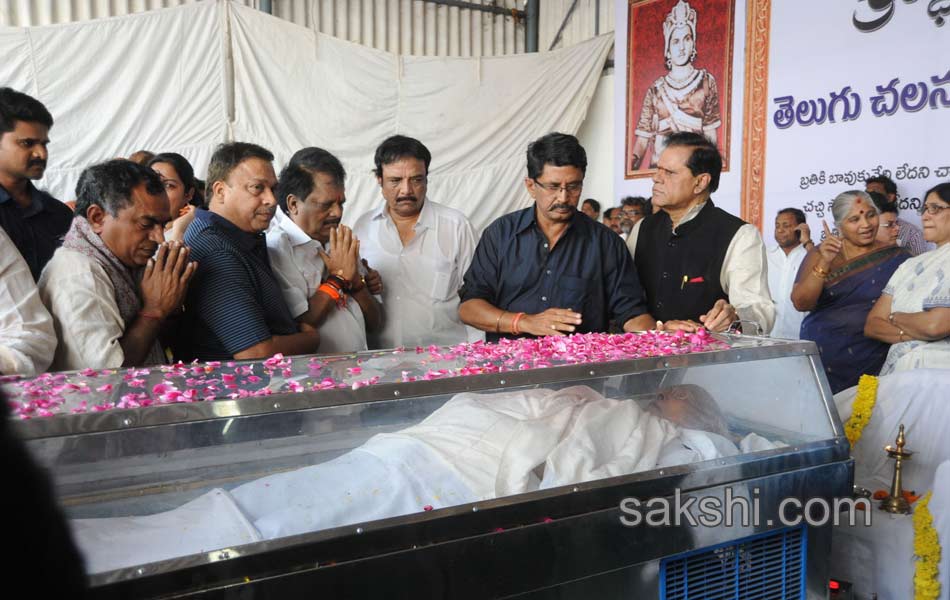 akkineni nageswara rao funerals in annapurna studios38