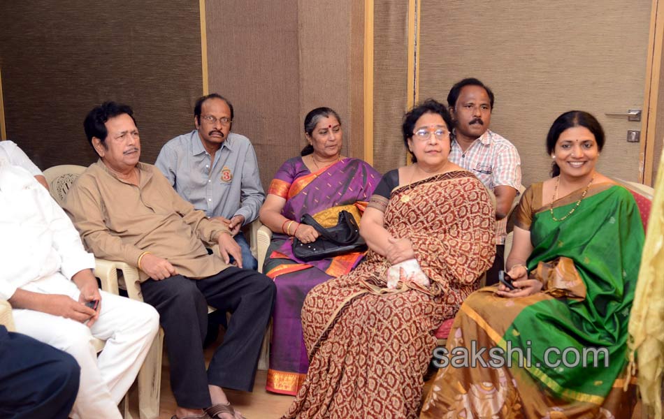 Celebrities pay homage to ANR at film chamber19