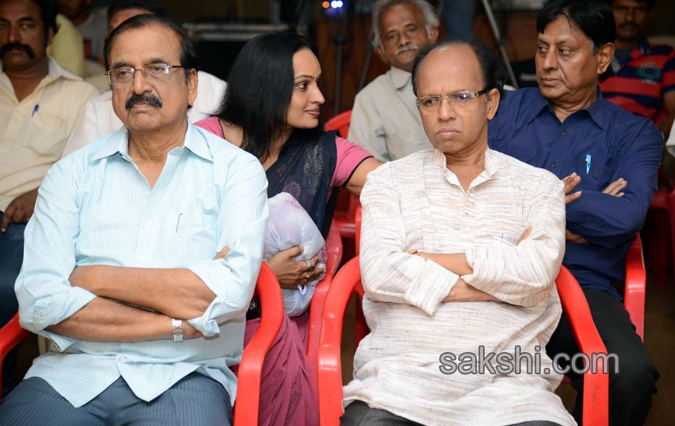 Celebrities pay homage to ANR at film chamber24