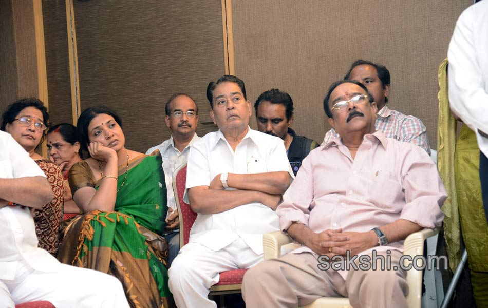 Celebrities pay homage to ANR at film chamber27