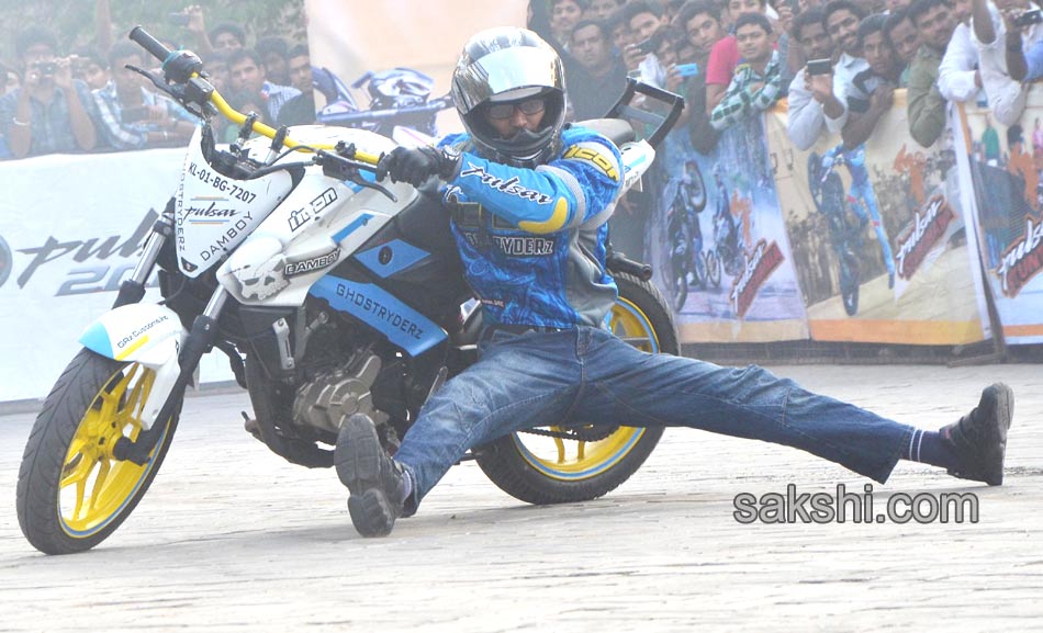 Young bike stunts - Sakshi6