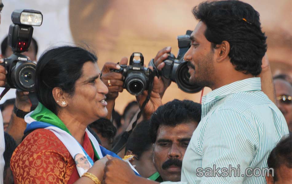 jagan mohan reddy samaikya shankaravam tour in srikakulam - Sakshi6