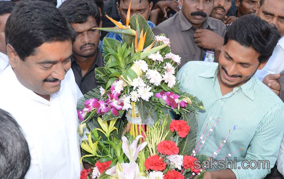 jagan mohan reddy samaikya shankaravam tour in srikakulam - Sakshi10