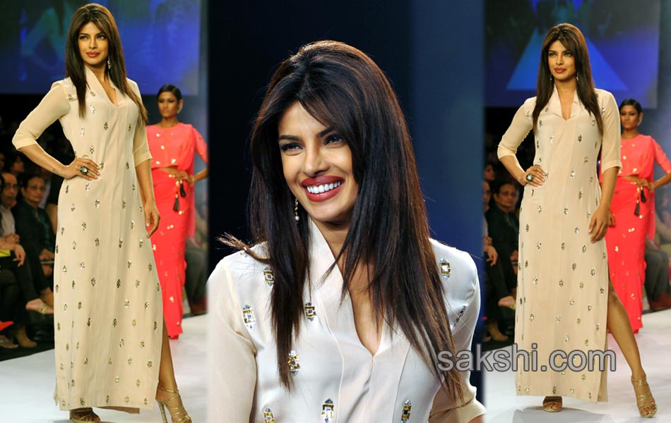 Bollywood Actresses in Lakme Grand Finale - Sakshi4