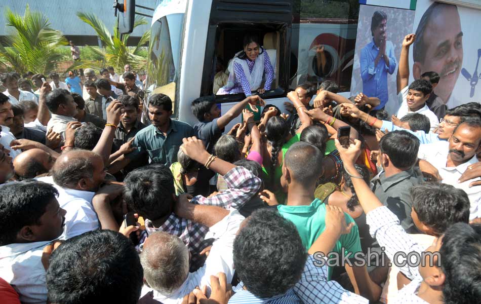 Sharmila s YSR Janabheri at Sullurpet - Sakshi10