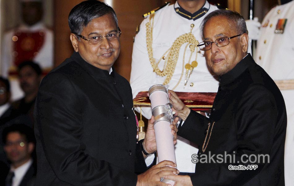 Padma Awards 2014 function at the Rashtrapati Bhavan in New Delhi14