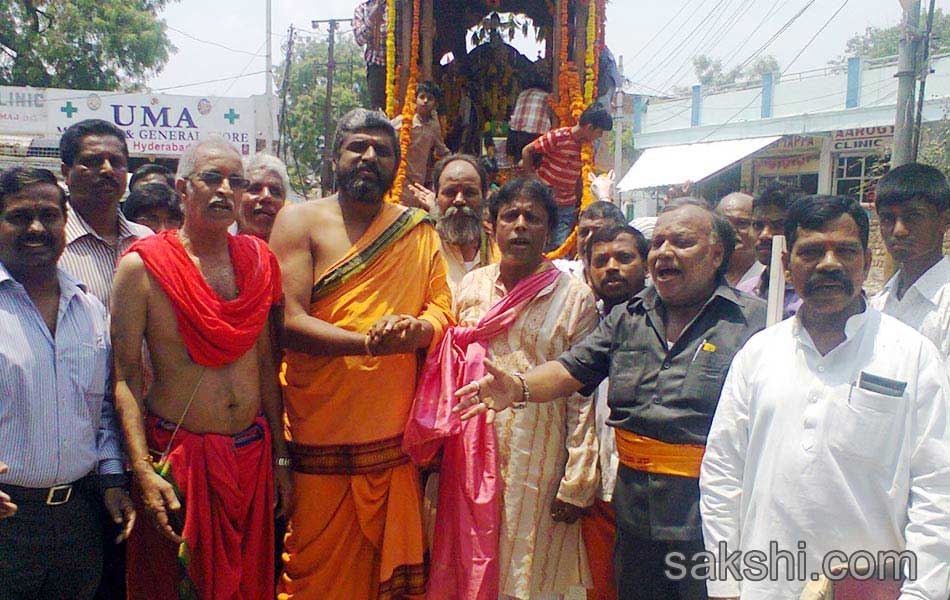 hundred of devotees attend to Hanuman Jayanti celebrations in hyderabad4