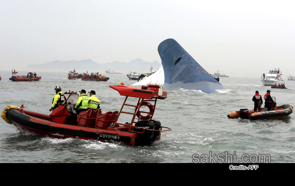 Ferry sinking off South Korean coast over 470 people on board4