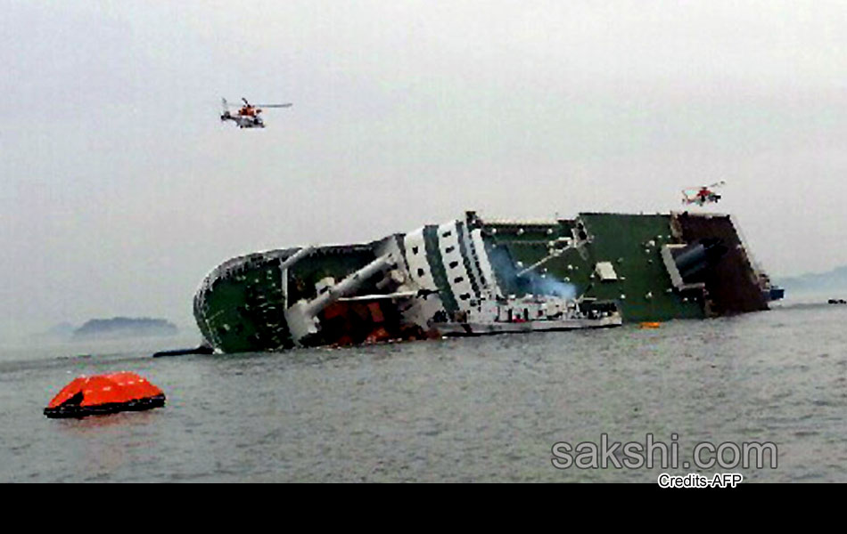 Ferry sinking off South Korean coast over 470 people on board7