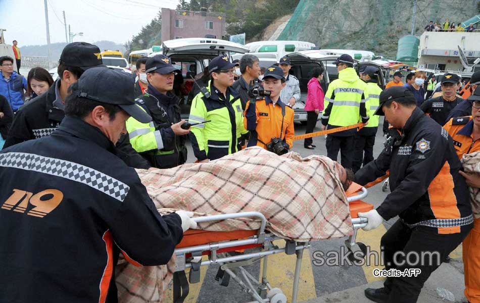 Ferry sinking off South Korean coast over 470 people on board11