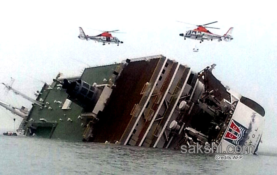 Ferry sinking off South Korean coast over 470 people on board16