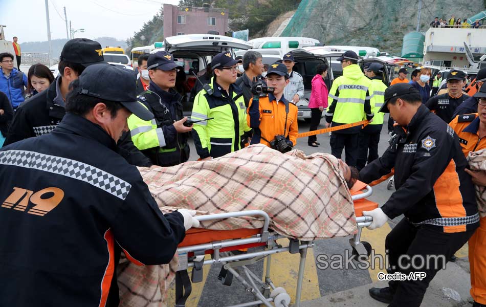 Ferry sinking off South Korean coast over 470 people on board21