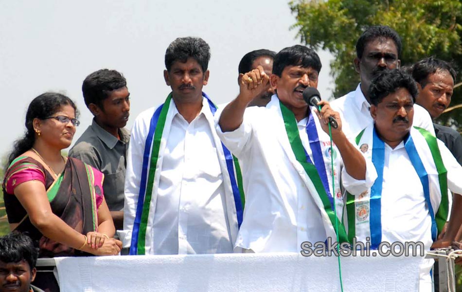 Sharmila s Janapatham at Khammam Distric - Sakshi5