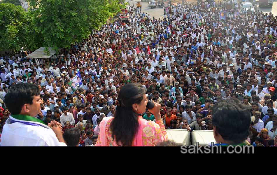 Sharmila s Janapatham at Khammam Distric - Sakshi25