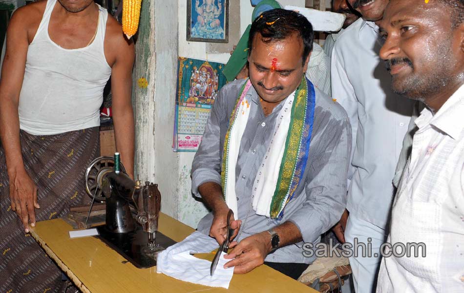 Candets of seemandhra participating with people works during election - Sakshi17