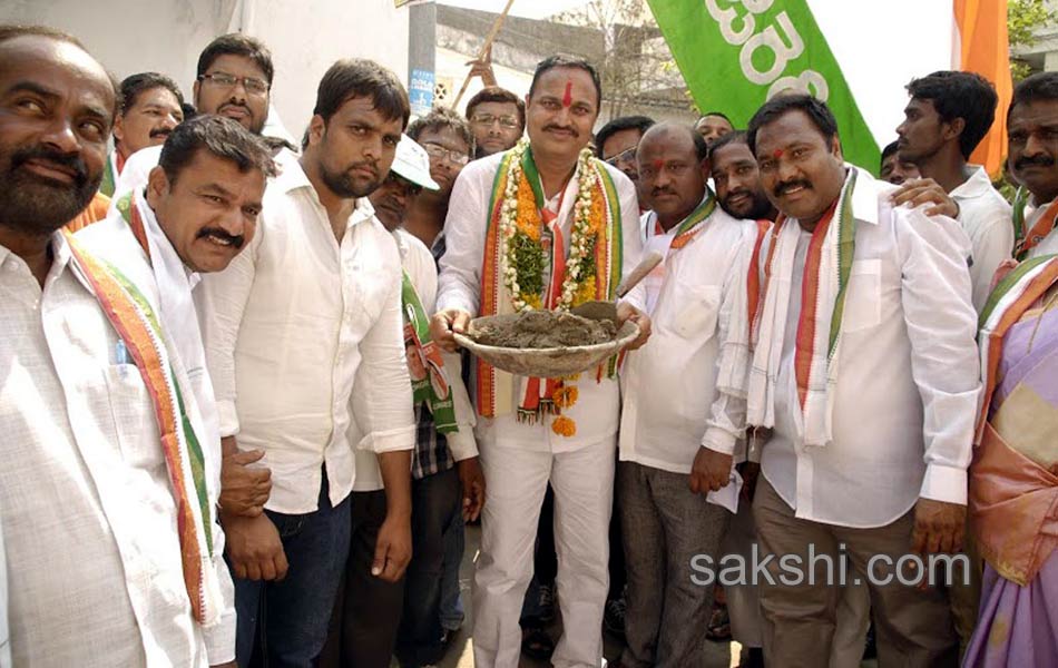 Candets of Telangana participating with people works during election - Sakshi37