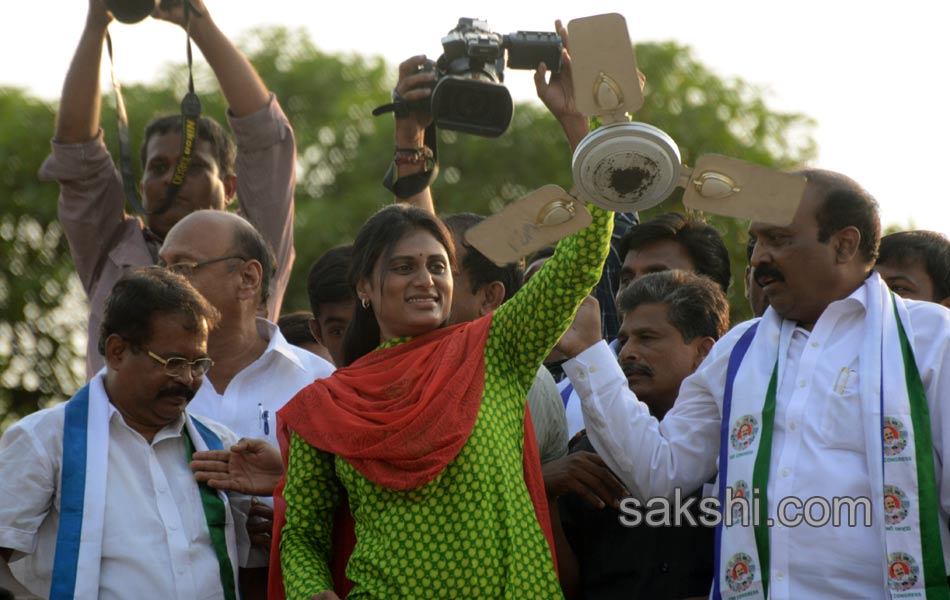 Sharmila s Janapatham at Ranga Reddy District - Sakshi15