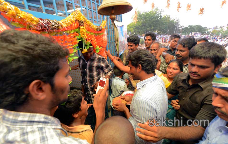 Jagan s Janapatham at Guntur District - Sakshi17