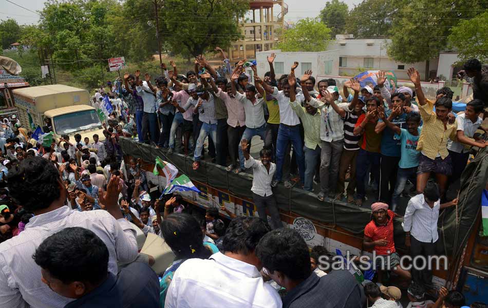 Jagan s Janapatham at Guntur District - Sakshi11