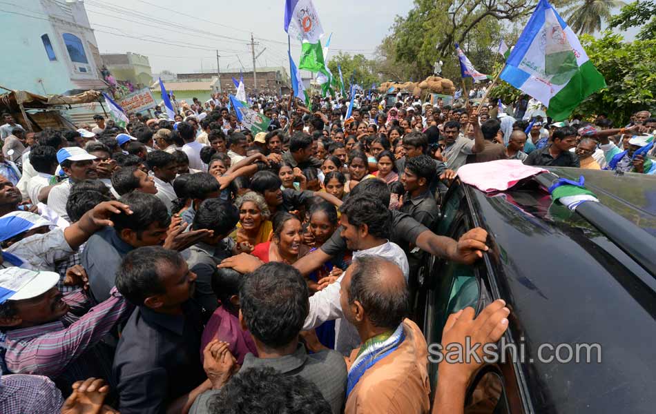 Jagan s Janapatham at Guntur District - Sakshi14