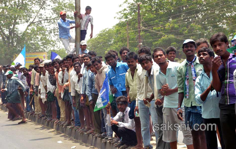 Jagan s Janapatham at Guntur District - Sakshi17