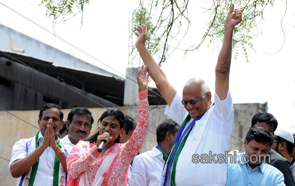 Sharmila s Janapatham at Kurnool District - Sakshi8