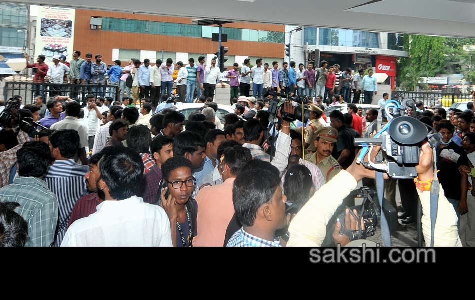 leaders rush to Care hospital - Sakshi22