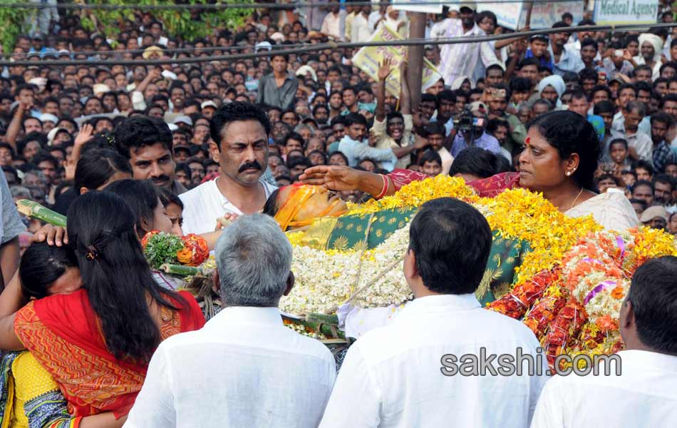 Shobha Nagireddy last rites today - Sakshi16