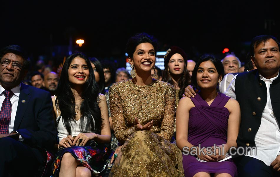 Bollywood biggest awards show comes to America - Sakshi2