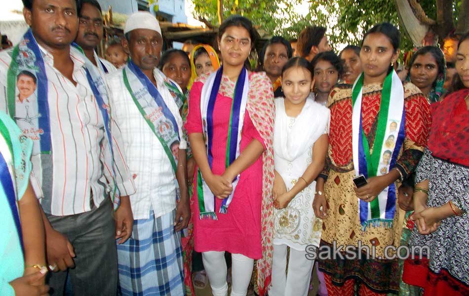 Bhooma family election campaign in allagadda - Sakshi7