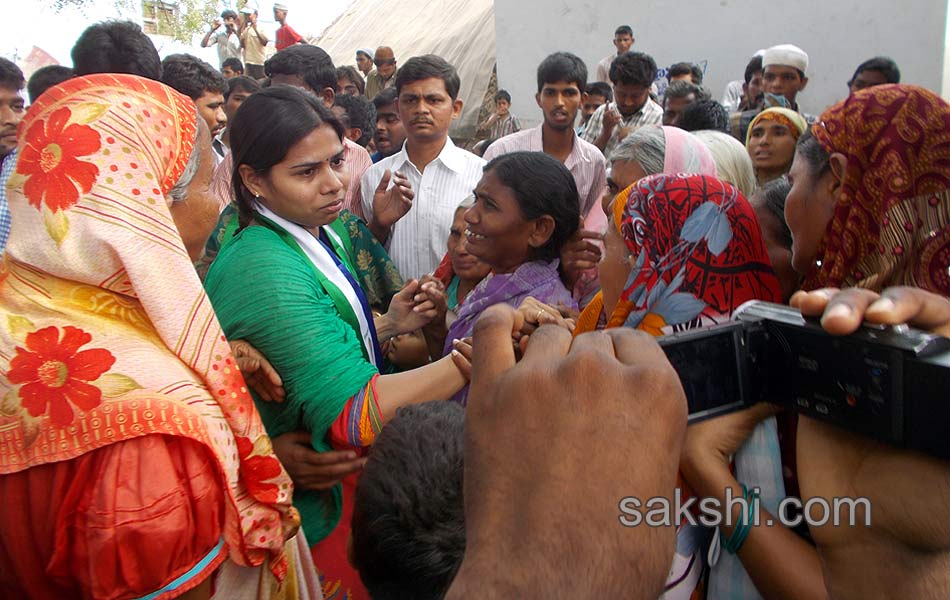 Bhooma family election campaign in allagadda - Sakshi13