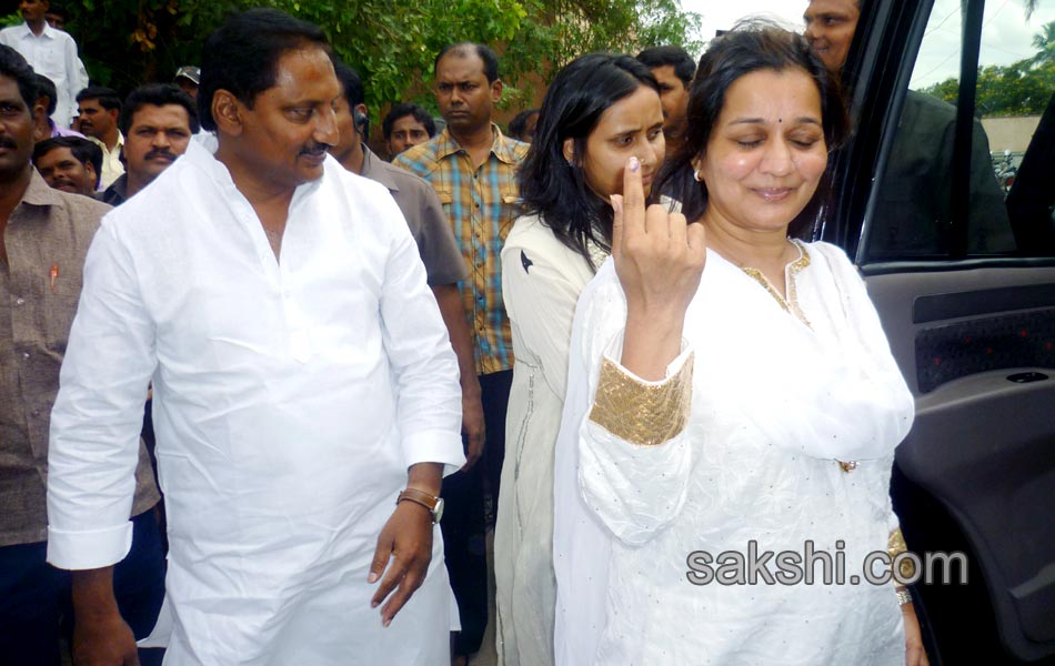 political leaders cast their Votes Elections 2014 in seemandhra - Sakshi11