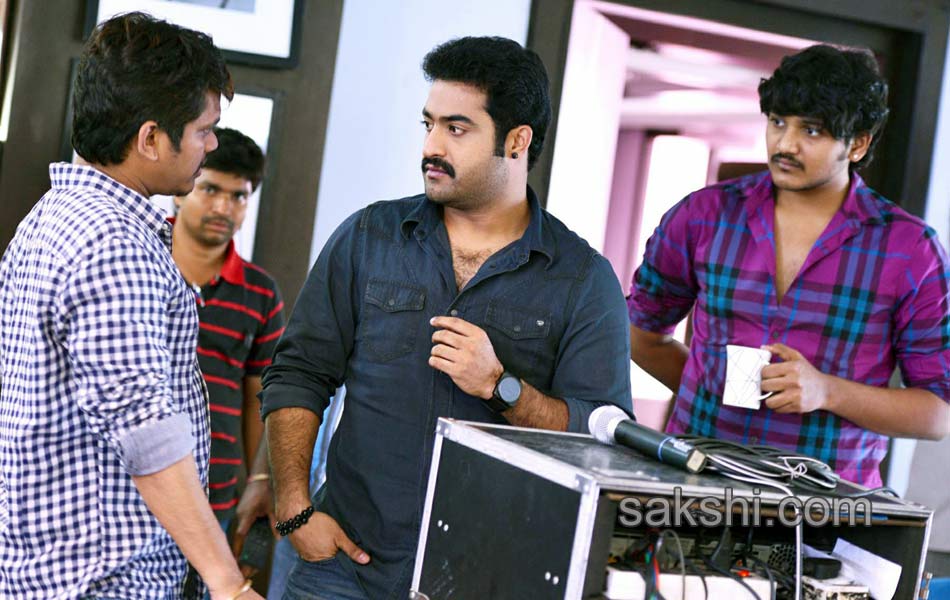 Rabhasa movie and working stills - Sakshi5