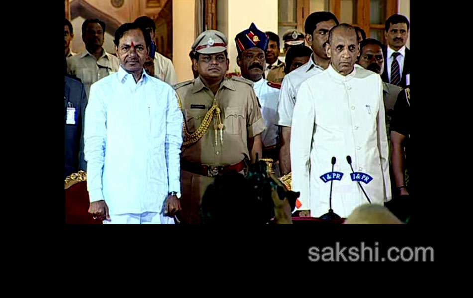 KCR sworn in heads cabinet of 11 ministers - Sakshi1