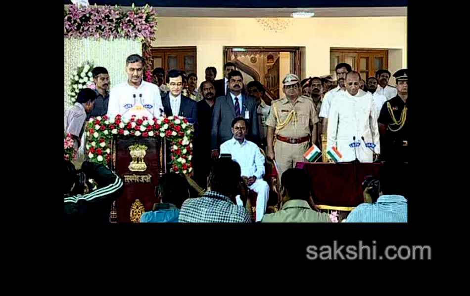 KCR sworn in heads cabinet of 11 ministers - Sakshi8