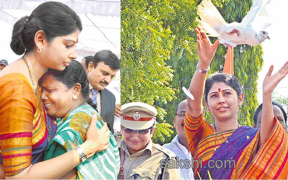 Smitha Sabharwal Crying in T Formation Day Celebrations4