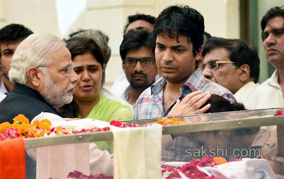 Ministers respects the mortal remains of Gopinath Munde7