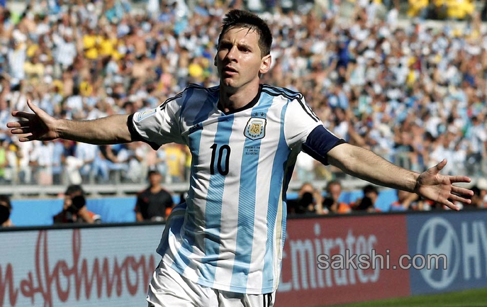 messi gives victory to argentina over iraq - Sakshi1