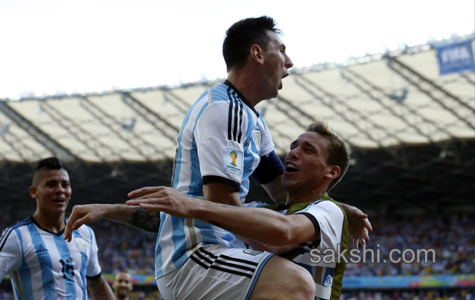 messi gives victory to argentina over iraq - Sakshi4