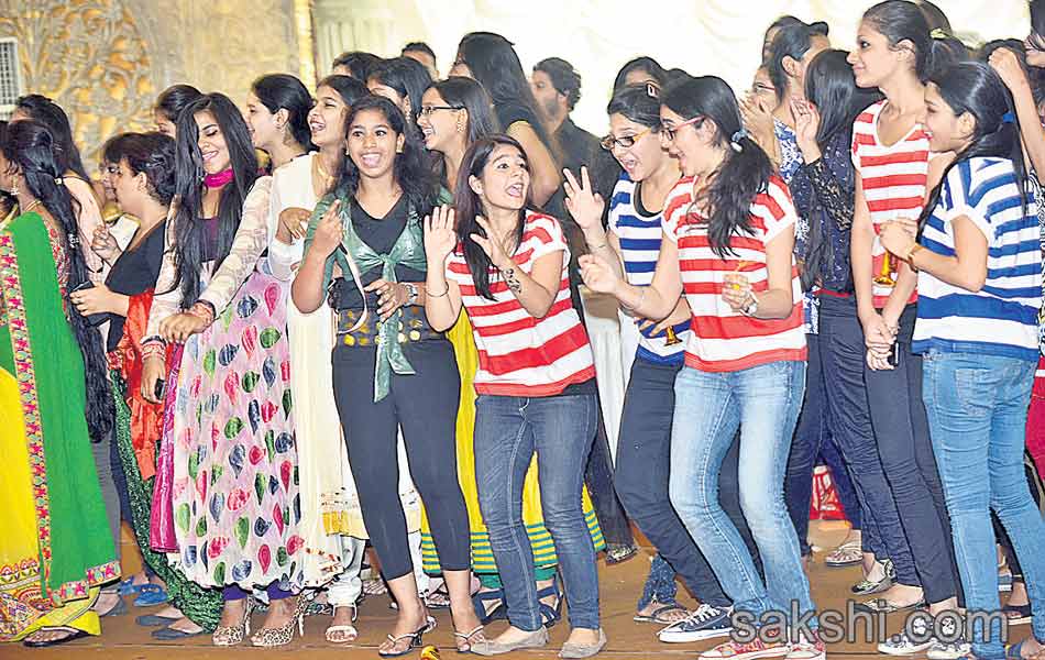 Villa mary Junior college students celebrate Freshers party - Sakshi5