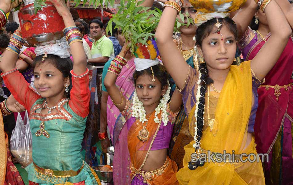 bonala festival celebrations in hyderabad - Sakshi1