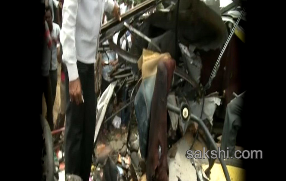 Nanded Passenger Train Hits School Bus17