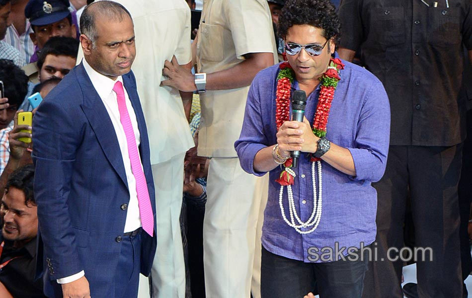 sachin anuska inaugurates pvp cinema mall at vijayawada23