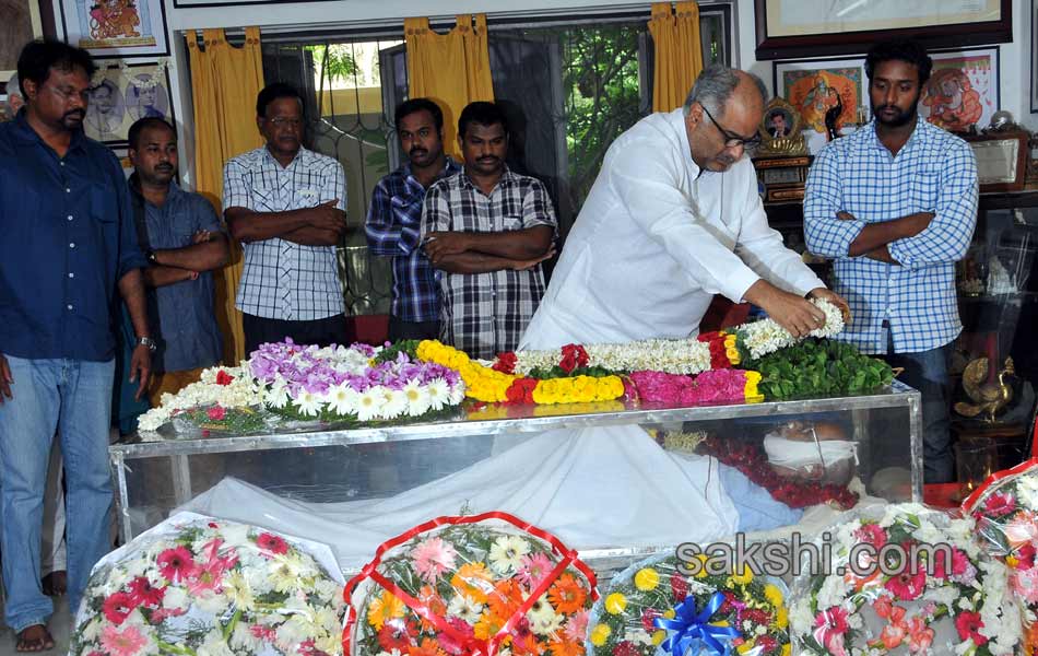 Film Director Bapu last rites - Sakshi8