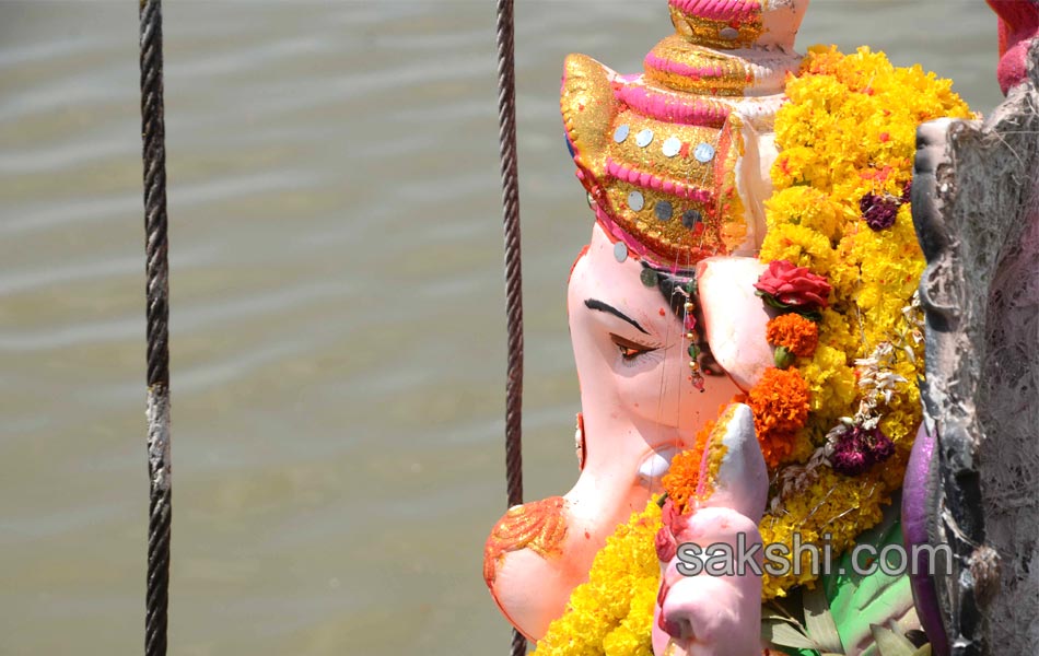 Hyderabad bid emotional farewell to Lord Ganesh - Sakshi2